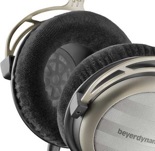 Åben hi-fi hovedtelefon Beyerdynamic T1 i sort og gråsølv, set fra venstre profil, fløjlspuder, metalrist