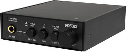 Højkvalitets hovedtelefonforstærker Fostex HP-A3 mk2 i sort metal med frontpanel, der har 1 hovedtelefonstik, 4 knapper og 1 afbryder
