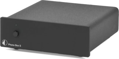 Pro-Ject PHONO BOX S sort forstærker, rektangulært mat sort kabinet, front med logo, drejeknap og LED-indikator