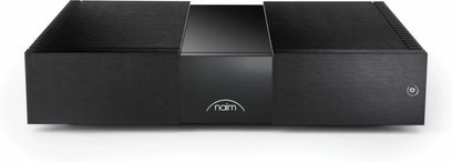 Naim Audio NAP 350, amplificatore di potenza hi-fi, vista frontale, chassis in metallo nero spazzolato, pannello centrale laccato nero, logo bianco centrale, pulsante di accensione touch retroilluminato, alette di raffreddamento laterali