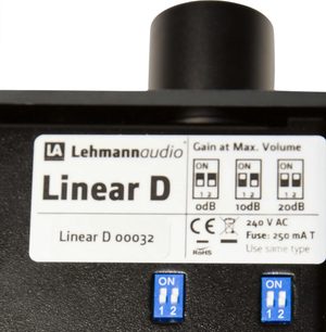 Lehmann Audio Linear D hovedtelefonforforstærker i sort, nærbillede af bagetiket og blå gain-kontakter