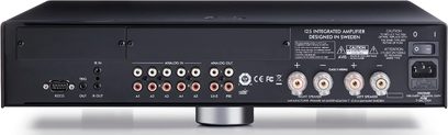 Integruotas stereo hi-fi stiprintuvas Primare I25 juodos spalvos, priekinis vaizdas, juoda priekinė panelė su sidabriniais mygtukais ir garso jungtimis