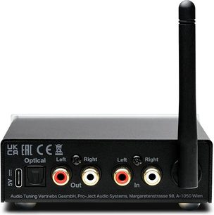 Síťový audio přehrávač Pro-Ject Stream Box E černý, zadní pohled se svislou anténou, optickým výstupem a RCA konektory