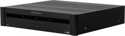 Emotiva BasX A-3 sort multikanal-effektforstærker, front med knapper, indikatorer og ventilationsgitter