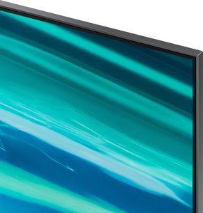 Televizor Samsung QE65Q80A 2021, plochá obdélníková obrazovka, pohled z profilu, tenké černé rámečky, abstraktní tyrkysový obraz