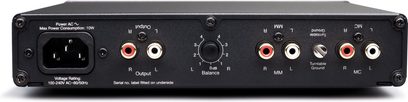 Cambridge Audio Alva Duo sølvfarget phono-forforsterker, frontvisning, med RCA-kontakter, knapper og brytere på svart frontpanel