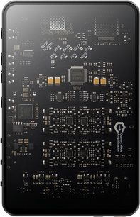 Convertor audio portabil Questyle SIGMA negru, cu panou frontal din sticlă care lasă la vedere placa de circuit imprimat internă