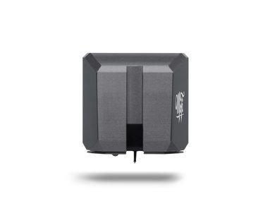 Přenoska pro gramofon Mofi Electronics StudioSilver MC v antracitově šedé barvě s hranatými plochami, pohled zepředu