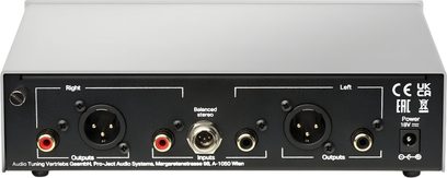 Pro-Ject Phono Box S3 B argintiu, vedere din spate cu ieșiri XLR și RCA, intrare stereo simetrică și alimentare 18V