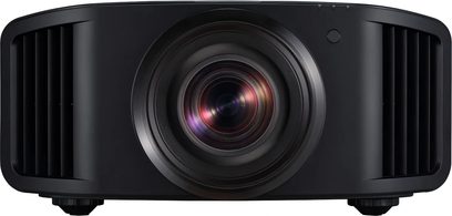 Videoproiector JVC DLA-NZ900 negru, vedere frontală, obiectiv centrat cu lentilă rotundă înconjurată de cercuri concentrice