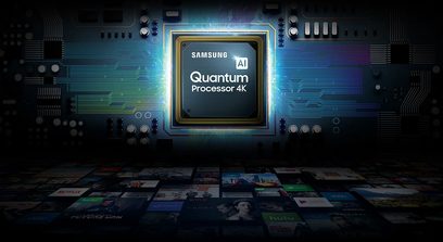 Televizor Samsung QE75Q90R, procesor Quantum 4K, pohled zepředu, obrazovka zobrazuje logo na modrém a zeleném pozadí, v popředí obaly filmů