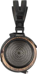 Mustat Sendy Audio Peacock -hifi-kuulokkeet sivulta kuvattuna, ruskea korvakuppi säteittäisellä säleiköllä ja musta pääpanta