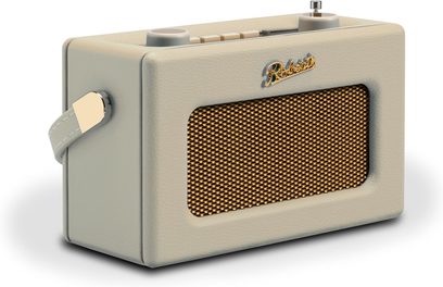 Roberts Revival Uno BT cremefarvet bordradio i kornet kunstlæder, set fra højre forside i perspektiv, rektangulært kabinet med gylden metalhøjttalergitter, farvekoordineret sidehåndtag, knapper og antenne på toppen