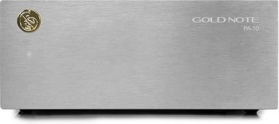 Față minimalistă din aluminiu periat argintiu a unui amplificator hi-fi Gold Note PA-10, vedere frontală