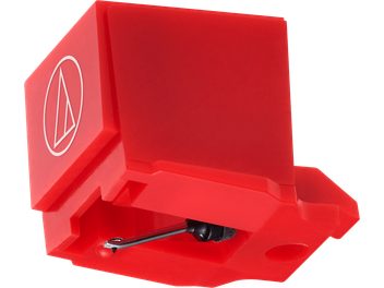 Audio Technica ATN91R punane teemantnõel vinüülplaadimängijale, plastkorpus valge logoga, vaade kolmeveerand profiilis