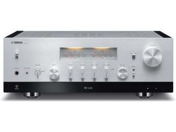Stereo hi-fi zesilovač Yamaha R-N2000A stříbrný, pohled zepředu, stříbrný přední panel s tlačítky, konektory a displeji