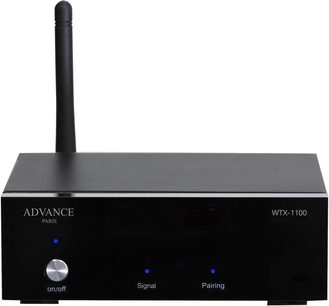 Bezdrátový vysílač Advance Paris WTX-1100 aptX HD v černé barvě, pohled zepředu, s anténou, tlačítkem on/off a kontrolkami signálu a párování