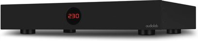 Audiolab DC-BLOCK 6 sortkonditioneringsenhed med rødt digitalt display "230" i midten og sorte cirkulære fødder