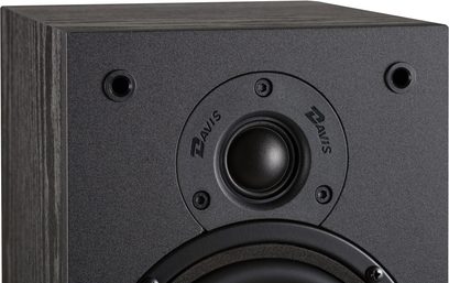 Davis Acoustics Ariane 1 højtalerbibliotek, sort trækasse, tæt på tweeter med kuppel forfra