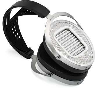 Hifiman Ananda-hovedtelefon afsløret i sølvmetal og sort, åbne ovale gitterkapsler, perforeret hovedbånd, 3/4-visning