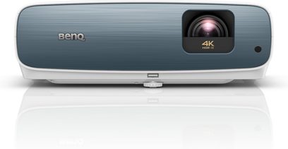 BenQ TK850i projektor set forfra, mørkegråt kabinet, forskudt linse, 4K HDR-sensor, hvidt logo