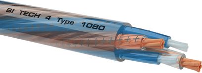 Skråsnit af et Oehlbach Bi-Tech 4 højttalerkabel, lyseblå gennemsigtig plastkappe, fire synlige flertrådede kobber- og forsølvede ledere, sort mærkning « BI TECH 4 Type 1080 »