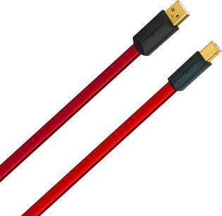 To røde USB-kabler med sorte og forgyldte stik, type A og B, Wireworld Starlight 8 USB 2.0 på 2 meter