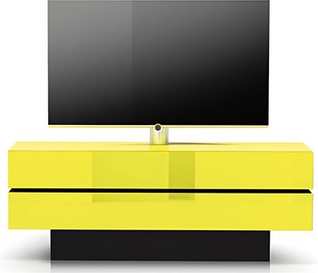 Gult og sort TV-møbel, set forfra, 2 sorte skuffer, åben sort hylde, sort TV-skærm integreret i midten