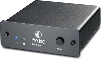 Pro-Ject Speed Box sort, vinylpladecentrering, rektangulært metalhus i mat sort, front med logo og knapper