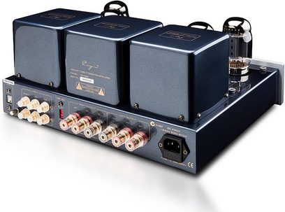 Amplificatore integrato stereo a valvole Cayin CS-55A EL34 in metallo blu scuro, vista posteriore tre quarti, con tre coperture rettangolari per i trasformatori, due valvole visibili e una fila di morsetti per altoparlanti e prese RCA
