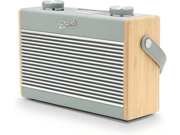Radio de sobremesa Roberts Rambler Max color azul cielo, carcasa rectangular de madera clara con frontal de rejilla metálica horizontal, dos grandes botones circulares en la parte superior y correa lateral a juego, vista de tres cuartos frontal
