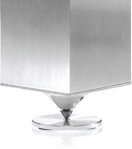 Spectral High-end HE1203 børstet metal audio-/videomøbelfod, nærbillede af undersiden, inverteret konisk form