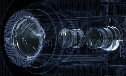 Objektivy fotoaparátu nebo projektoru, detailní pohled zepředu, více soustředných kruhových průhledných čoček