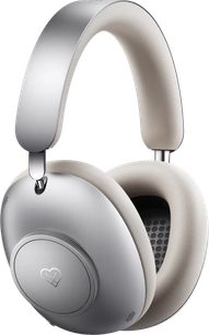 Loewe Leo Midnight Beige hi-fi -kuulokkeet, beigeä ja hopeaa, pehmustetulla sangalla ja suurilla korvatyynyillä, kolmen neljäsosan kuvakulmasta