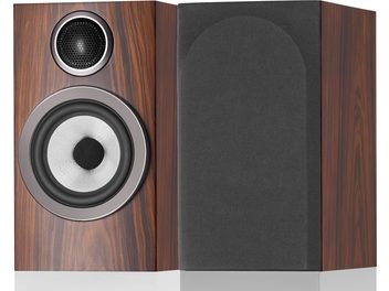 Bowers & Wilkins 707 S3 moka színű könyvespolc hangszóró, elől és oldalról nézve, sötét fa burkolat, szürke és fekete hangszórók