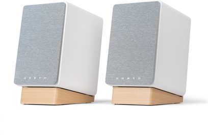 Draagbare bluetooth-luidsprekers GX-30ARC wit, vooraanzicht, rechthoekige witte behuizingen, grijze roosters, lichte houten voetstukken