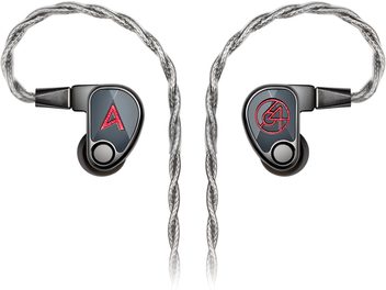 Svetleče črni ušesni čepki Astell&Kern XIO z rdečimi logotipi in prozornim pletenim kablom, pogled od spredaj