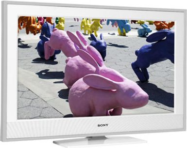 Sony KDL-32E4020 tv der viser close-up af farvede kaniner på en lys grå sekskantede brolagt jord