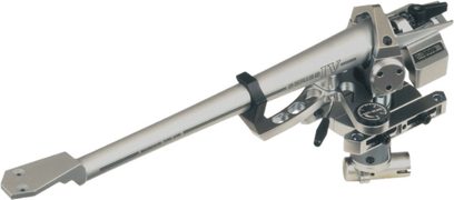 Sidabro spalvos anodizuoto aliuminio SME IV tonažas, su priesvoriu, kilpine galvute ir matomais laidais, nuotrauka iš šono ant balto fono