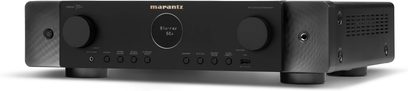 Marantz Cinema 70s svart hjemmekinoforsterker, frontpanel med knapper, volumbryter, display, USB-porter og hodetelefonutgang, forfra