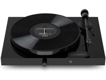 Hi-Fi gramofon Pro-Ject Juke Box E1 s černým kruhovým talířem, rovným ramenem, kazetou a předním tlačítkem