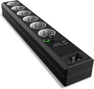 Sort EAT Essential Audio Tools MM6+ multiprisestik med 6 stik, set ovenfra, med kontakt og tændt grønt lys