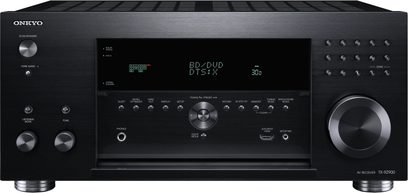 Černý domácí kino zesilovač Onkyo TX-RZ900, pohled zepředu, displej "BD/DVD DTS:X 30B", ovládací tlačítka a kolečka