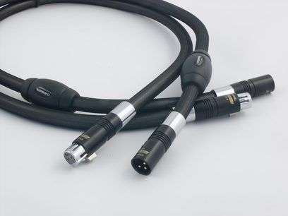 Sort Choseal CXA-3016 analog XLR-lydkabel med sølvfarvede XLR-han- og hun-stik af metal, set forfra