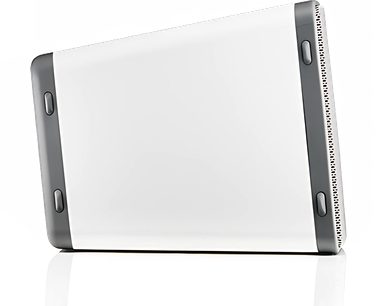 Trådlös ansluten Sonos PLAY:3 högtalare i vitt, framifrån och från sidan, med rundad rektangulär form, vit grill