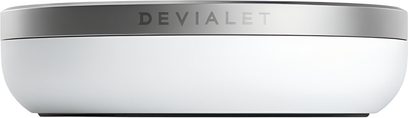 DEVIALET REMOTE hi-fi remote control, side view, pearl white plastic body, upper metal ring engraved with DEVIALET