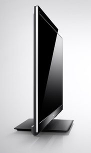 Televisore Panasonic TX-P50GT30E nero, schermo piatto, vista laterale, su piedistallo metallico argentato, cornici sottili