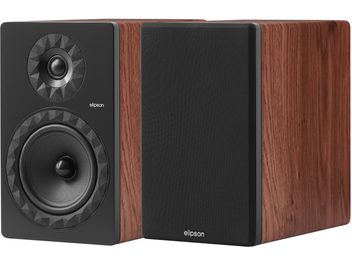 Elipson Prestige Facet II 8B kitaplık hoparlör çifti, ceviz rengi ahşap bitişli ceviz kaplama, ön yüzü siyah, biri çerçeveli tweeter ve woofer'ı gösteren çokgen desenli, diğeri siyah akustik ızgara taşıyan, üç çeyrek ön görünüm