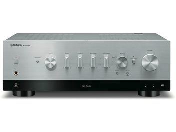 Yamaha R-N1000A hõbedase stereo-hifivõimendi minimalistlik esipaneel, LCD-ekraan, nupud, alumiiniumist pöördnupud