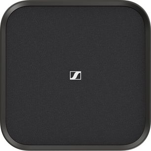Sennheiser AMBEO Sub siyah subwoofer, ön görünüm, siyah ızgara, alt orta kısımda gümüş renkli logo